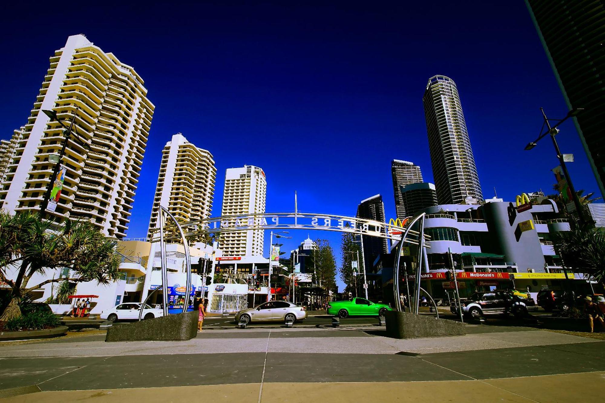 Grosvenor Beachfront Surfers Paradise Aparthotel 3*